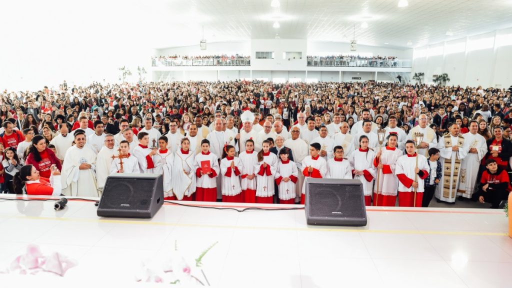 Mais de quatro mil pessoas participaram do encontro de coroinhas e da abertura do Mês Vocacional