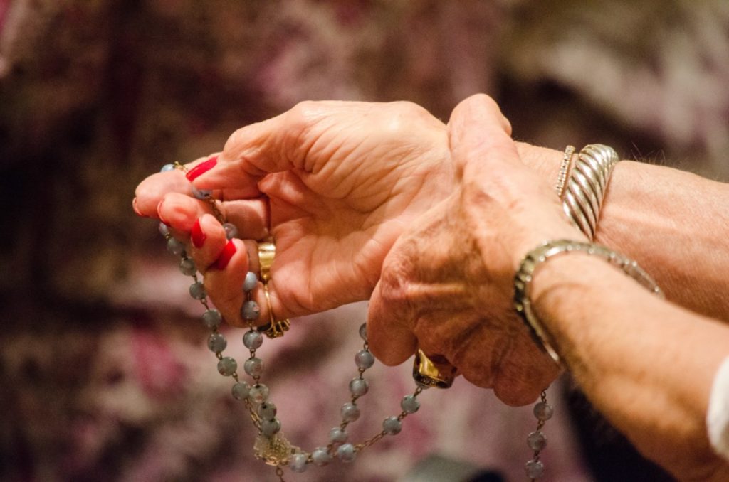 Arquidiocese motiva famílias a rezarem o rosário